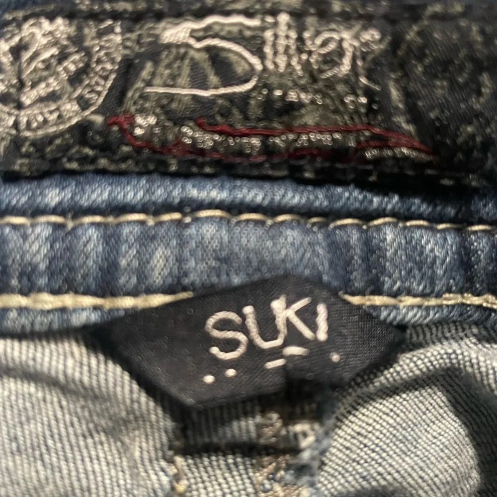 Silver Jeans Co Suki Distressed Bermuda Jean Shorts Blue Denim Size 22 length 9”